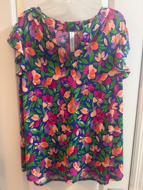 Scarlett Tops - Dear Scarlett FloralTop With Short Ruffled Sleeves in Blue, Pink & Green